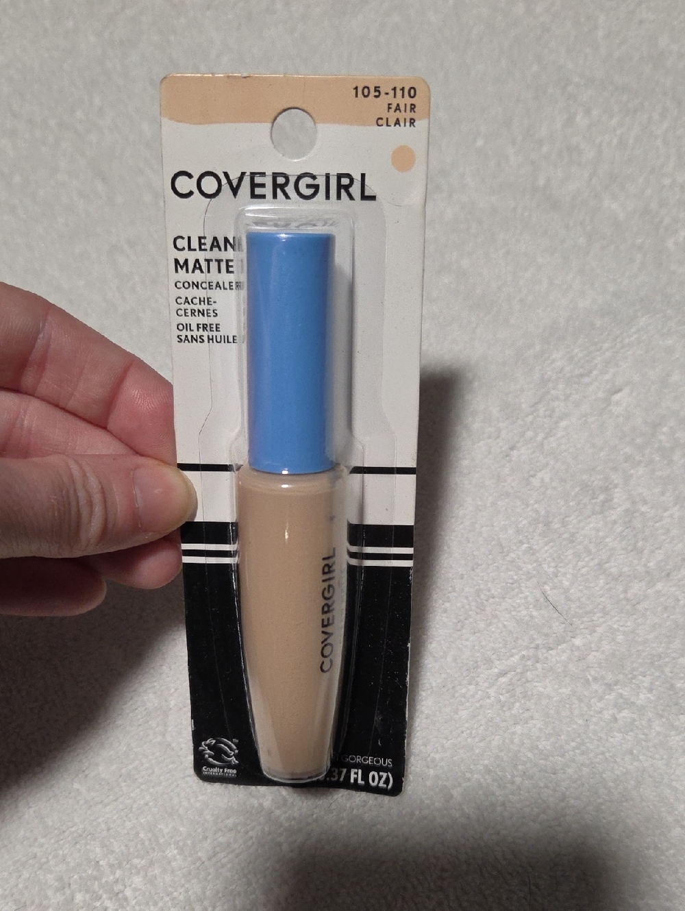 COVERGIRL Concealer Clean Matte - Fair (105-110) with Blue Cap - Picture 1 of 2